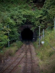 トンネルと線路