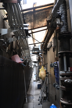 路地裏に誘われて