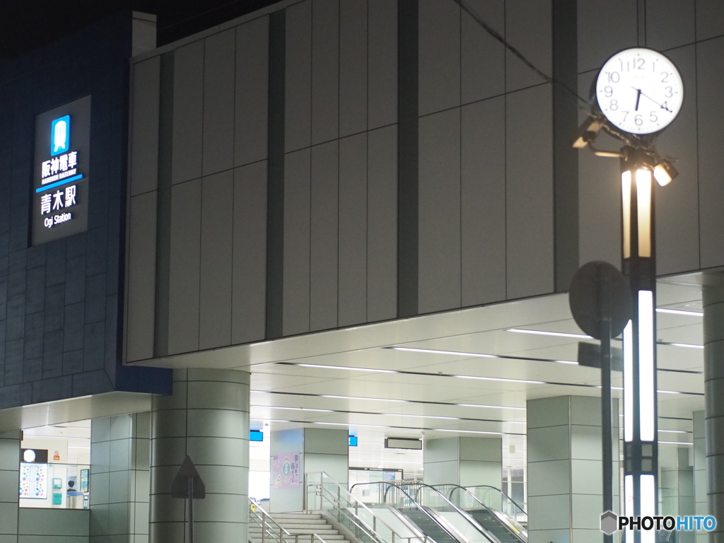 夜の阪神青木駅