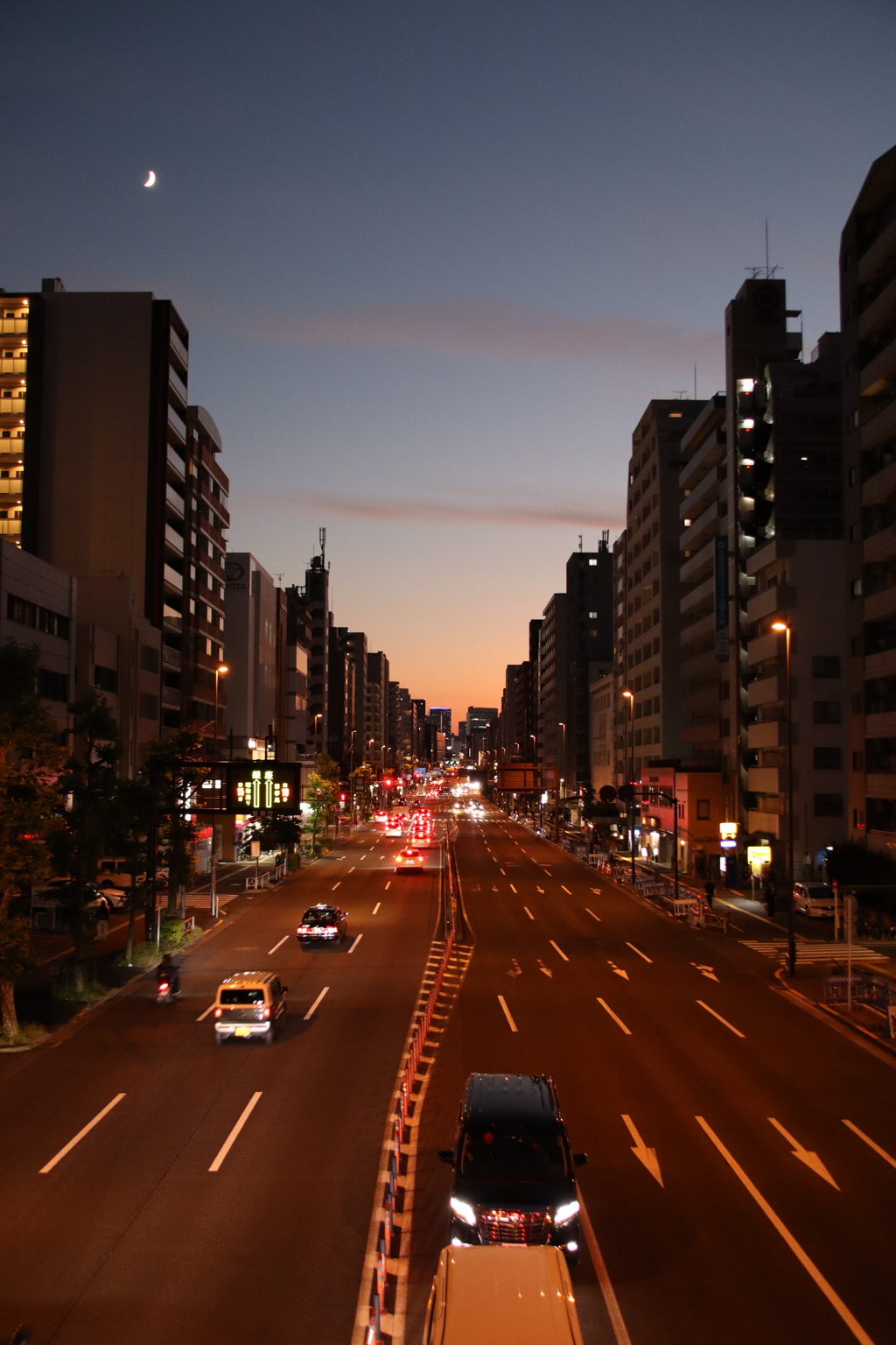 2022/10/30 街中スナップ・歩道橋から