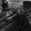 行き交う。