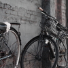 自転車とレンガ