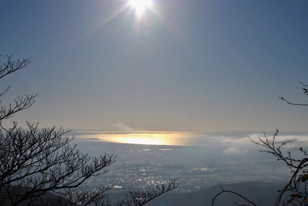 朝日に照らせれる相模湾