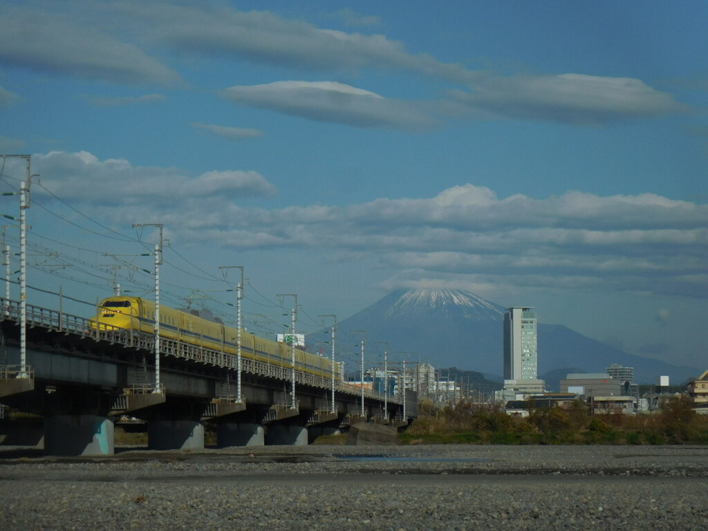 富士を背に