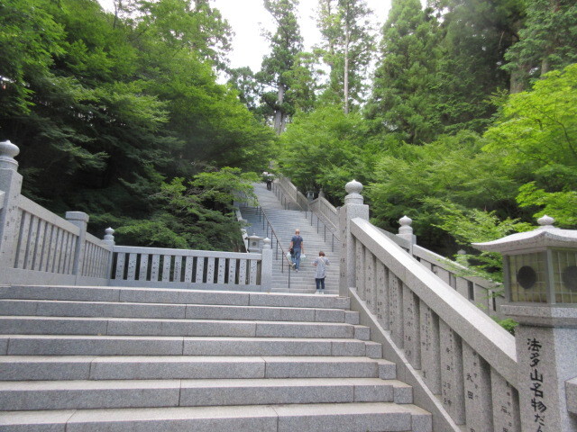 石段登って又石段