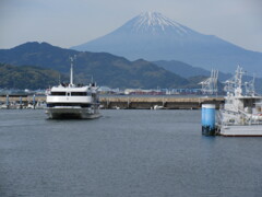 フェリーも入港