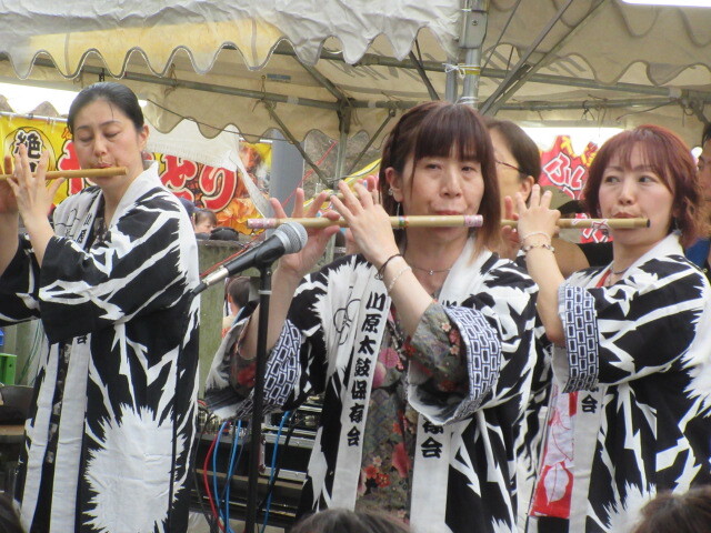 笛の音が流れる