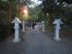 石灯ろうに迎えられて