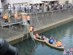 流す