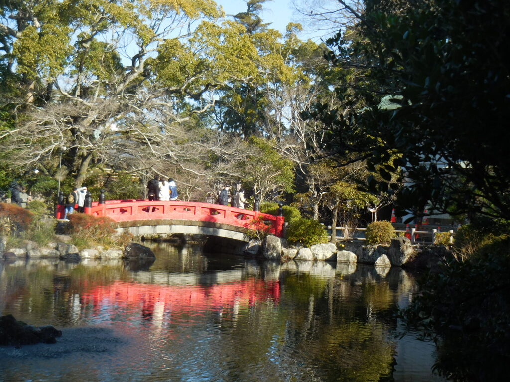 朱塗りの橋