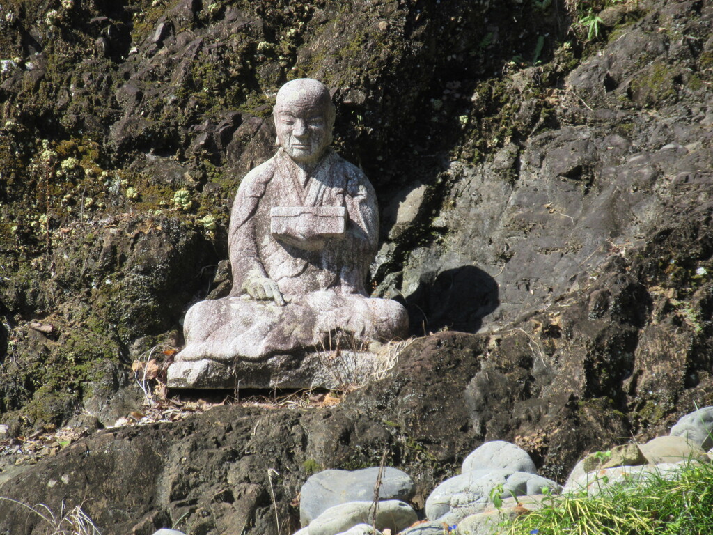 石の上にも３年　かな
