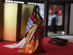 十二単着付け実演　３