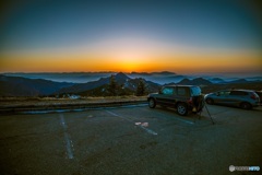 愛車と横手山から眺む夕陽