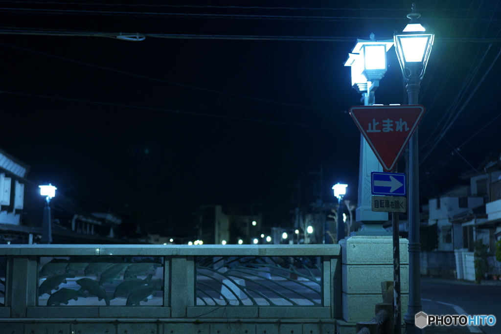 止まれ