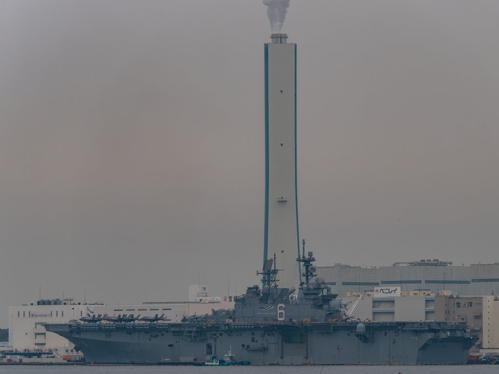 強襲揚陸艦「アメリカ」と白ねぎくんのコラボ