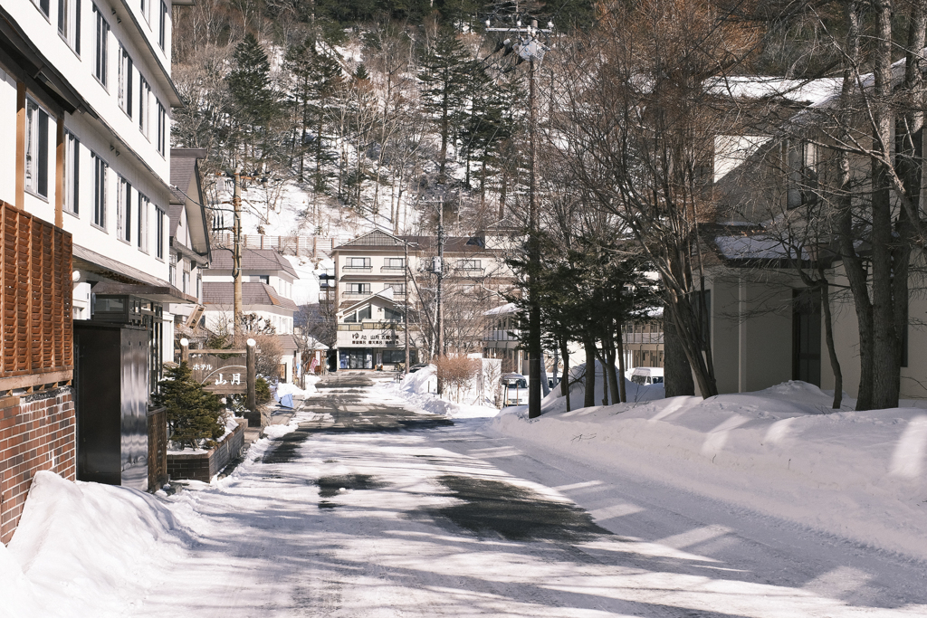 弾けた後の温泉街