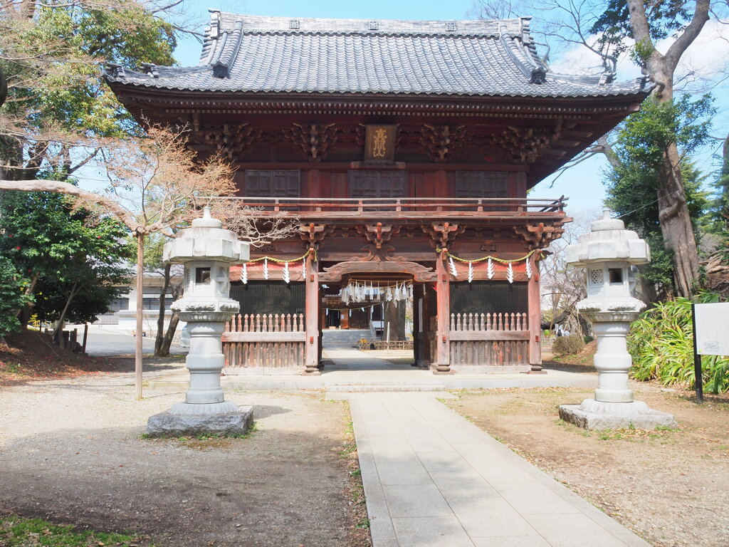 石段を登りきると❬真間山 弘法寺❭