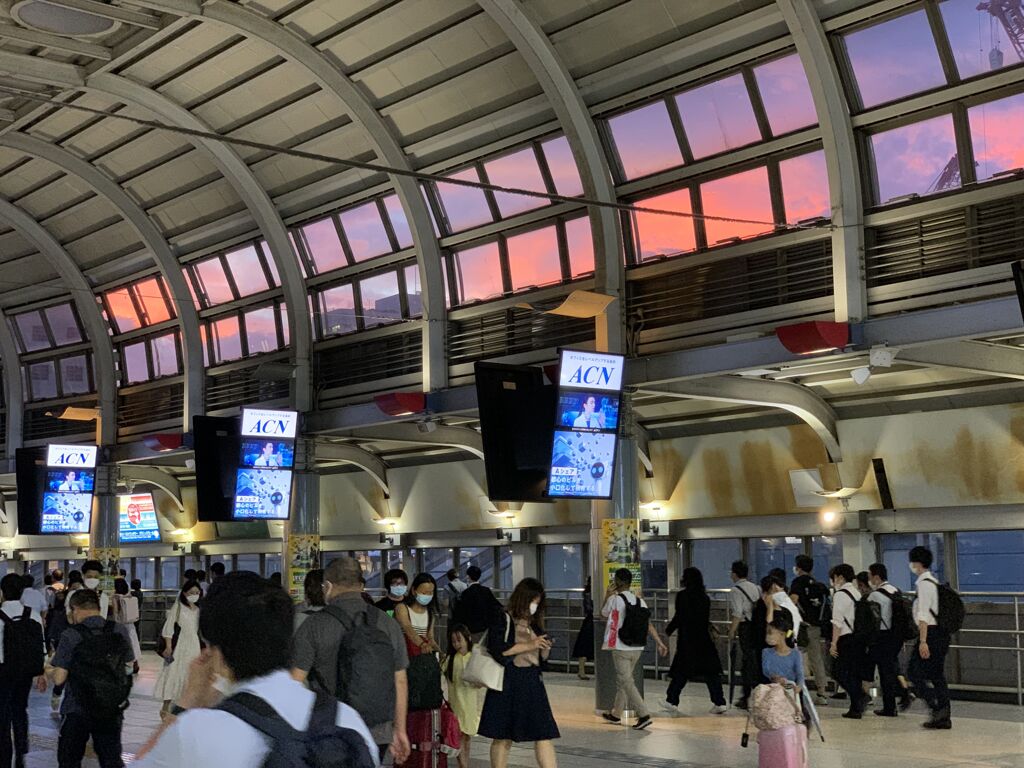 東條賢士の品川駅の人混み