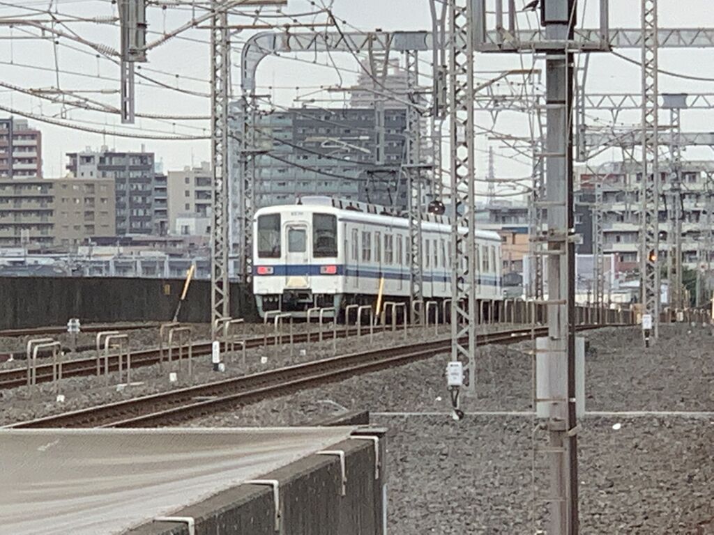 東條賢士の短い電車