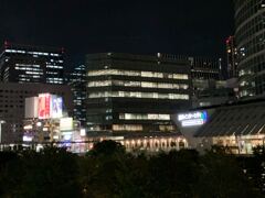 東條賢士の駅近くの夜景