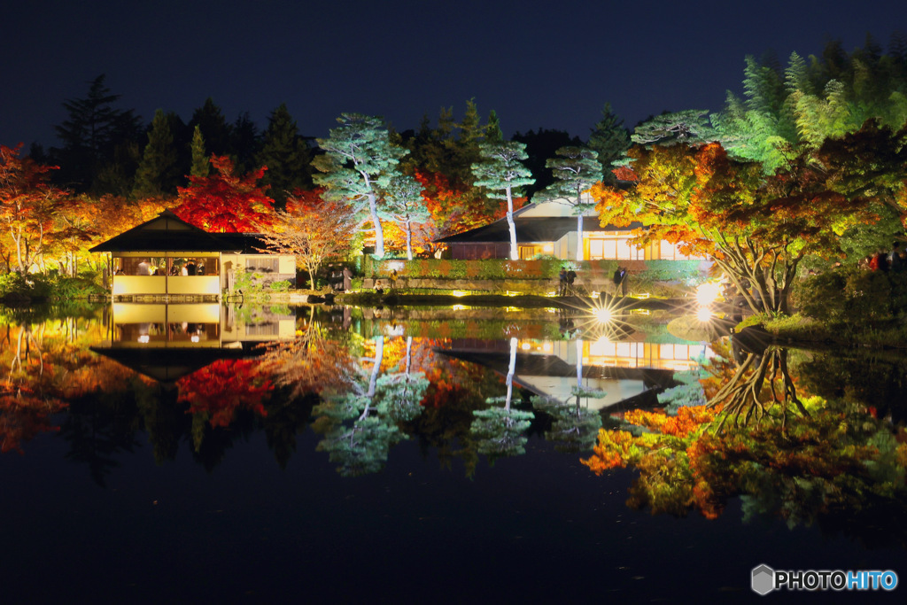 リフレクションと光芒と日本庭園