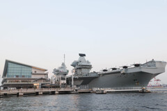 イギリス空母来港