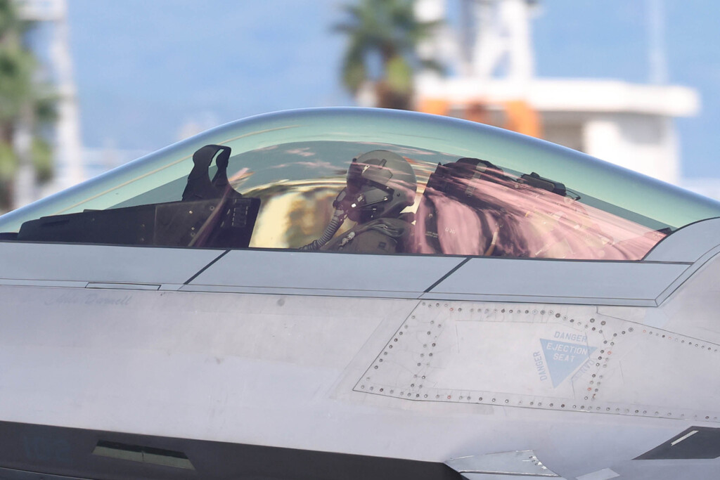 米軍　ラプターパイロット