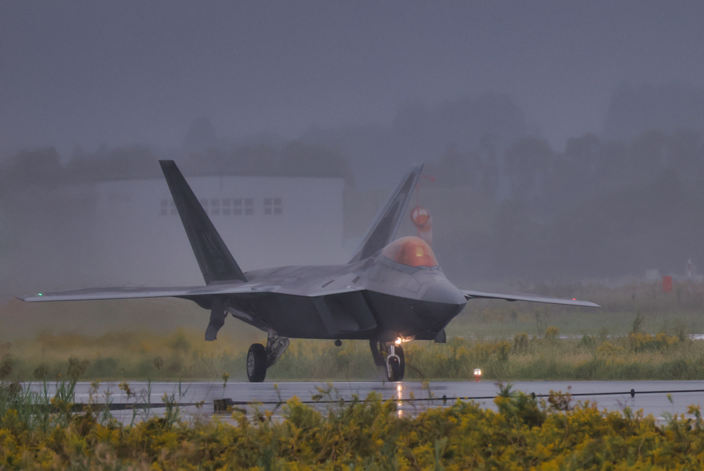 F-22 到着