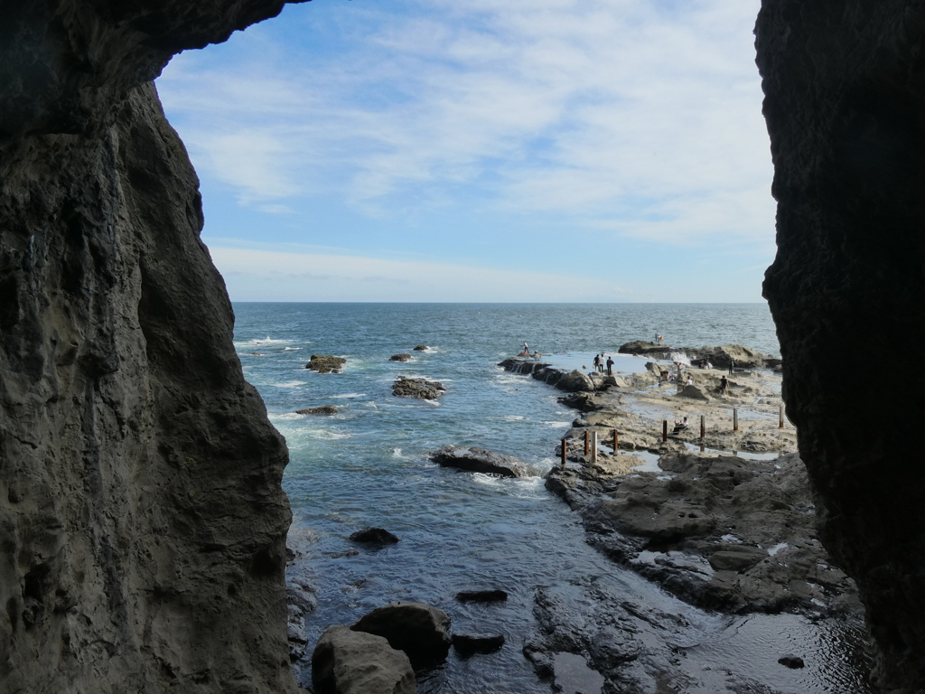 江の島岩屋から眺めた海