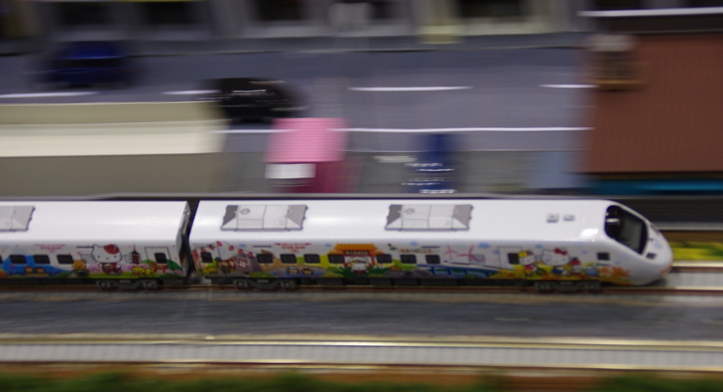 台湾ハローキティ電車、激走！