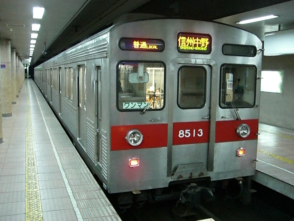 デビュー間もない長野電鉄8500系