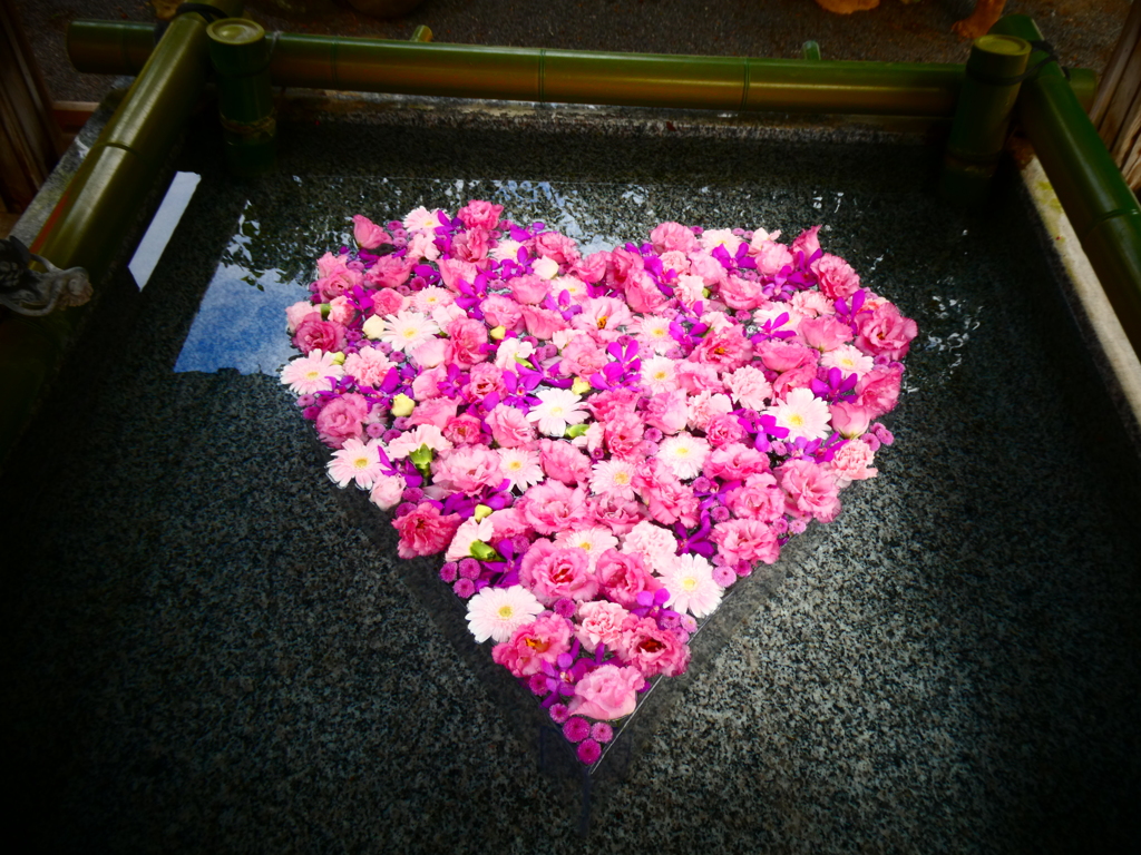 ハートの花手水