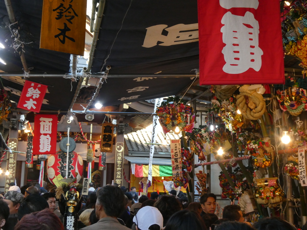 参道はこの賑わい・・・