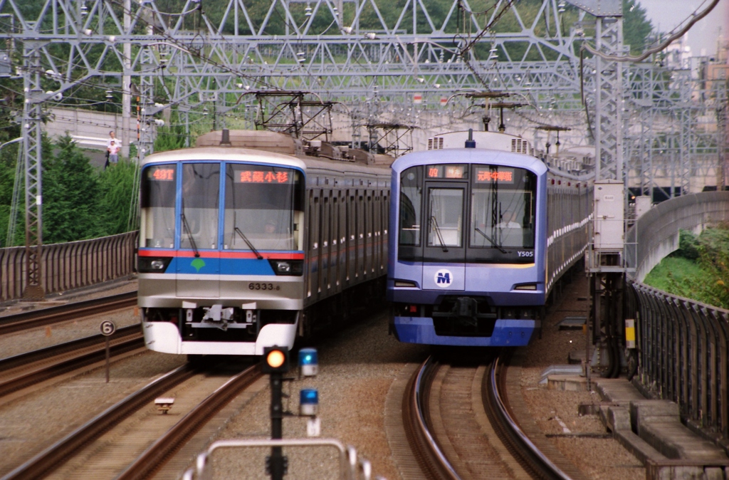 都営三田線と横浜高速鉄道の離合