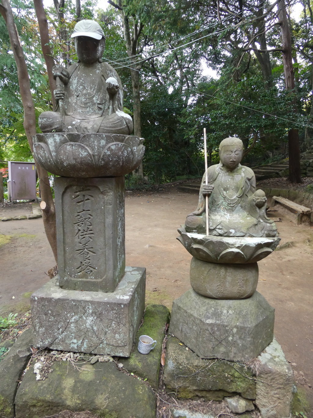 帽子をかぶったお地蔵さん