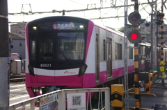 踏切抜けて駅へ・・・