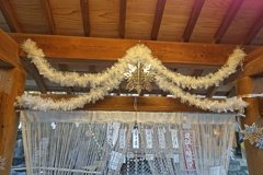 手水舎のクリスマス飾り