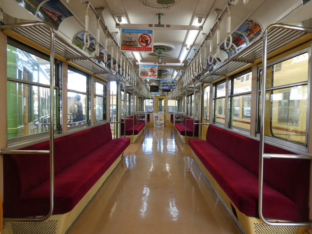 京王2010系車内