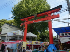 川越熊野神社朱塗りの鳥居