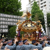 浅草神社へ向かう神輿