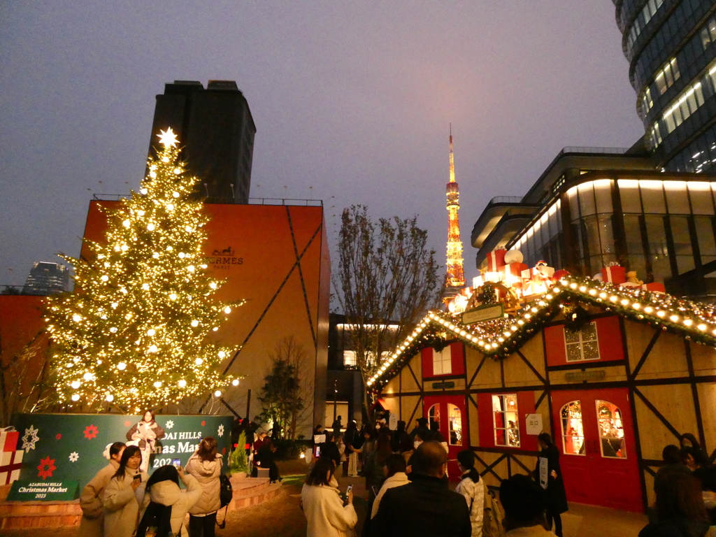 クリスマスツリーとケーテ・ウォルファルトと東京タワー