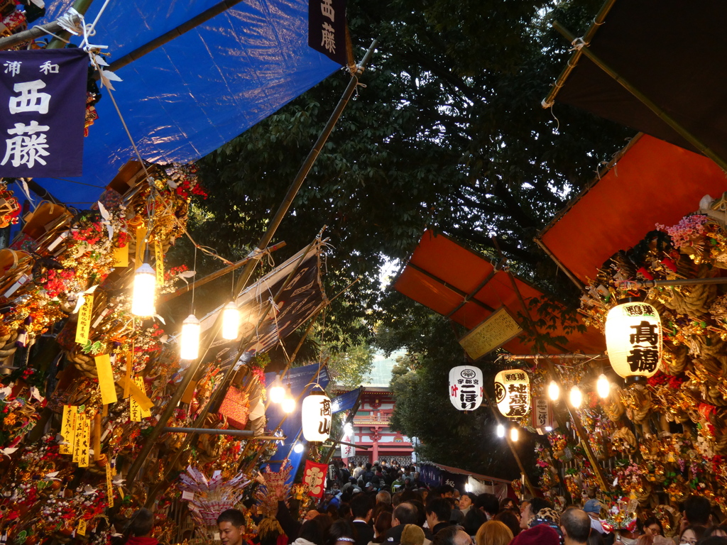 氷川神社へのトンネル