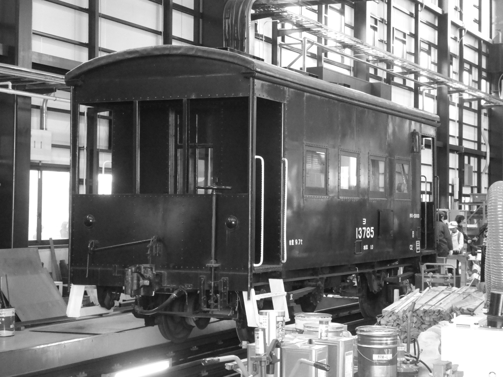 これぞ車掌車！(モノクロ)