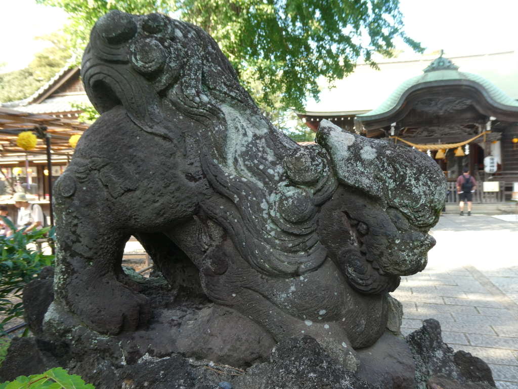 古めの狛犬(吽形)