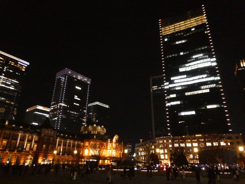 夜の東京駅とKITTE