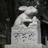 調神社(つきじんじゃ)の狛兎(1)