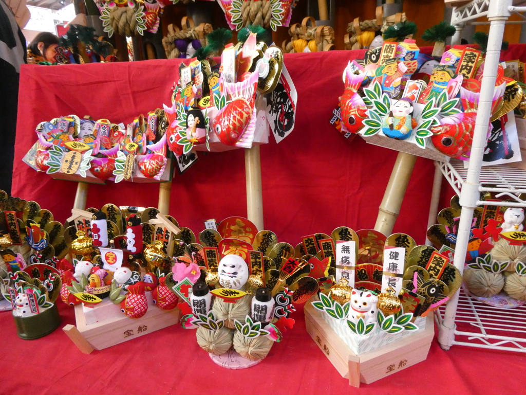 ミニ熊手とミニ置物たち