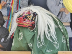 獅子舞、ちょっとおとなしめ