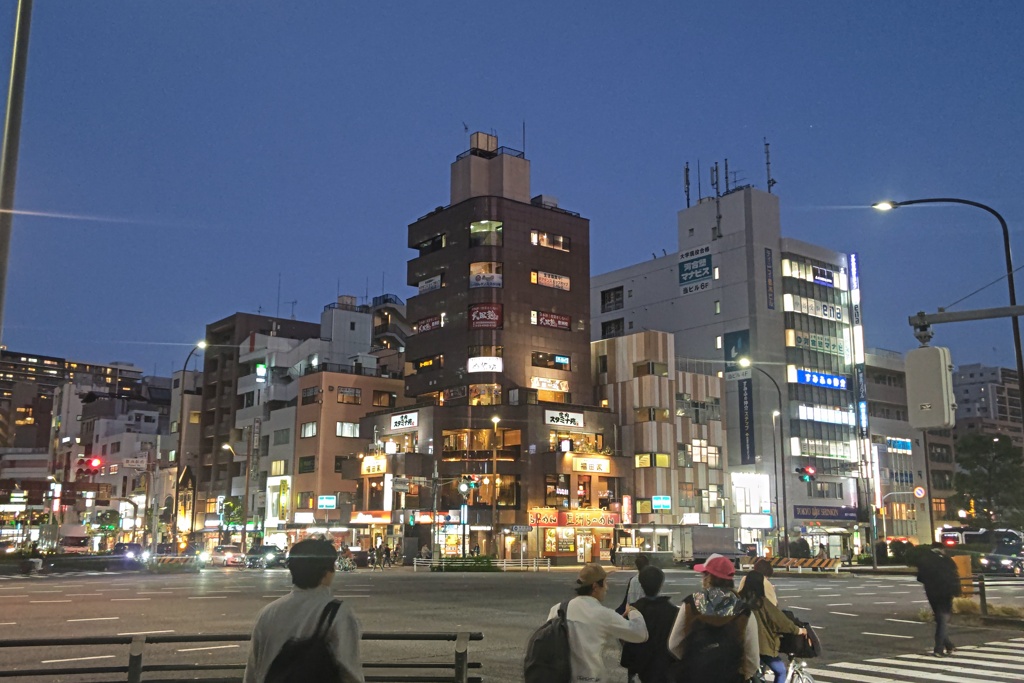 この交差点にセブンイレブン１号店があります