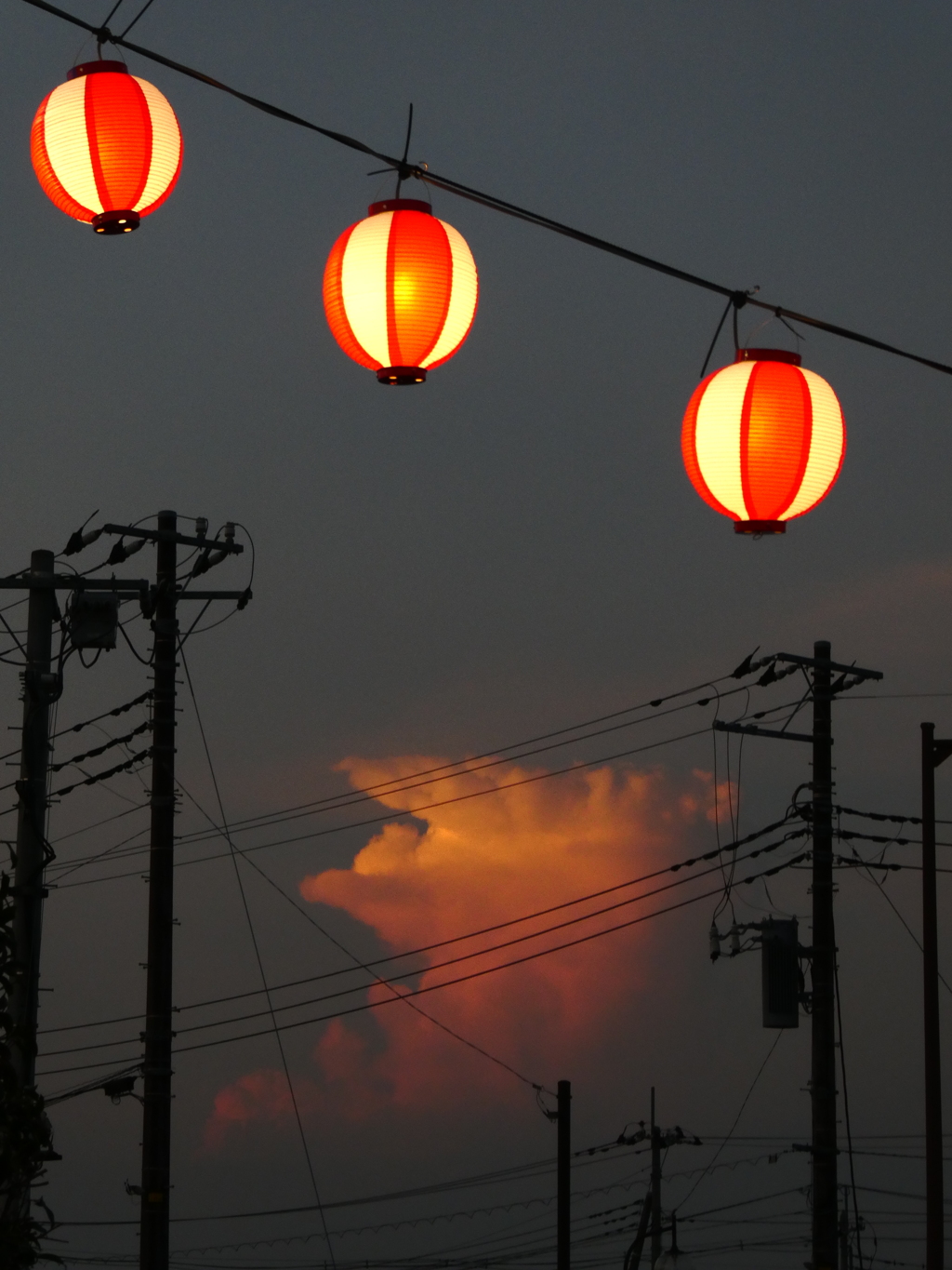 提灯とかなとこ雲